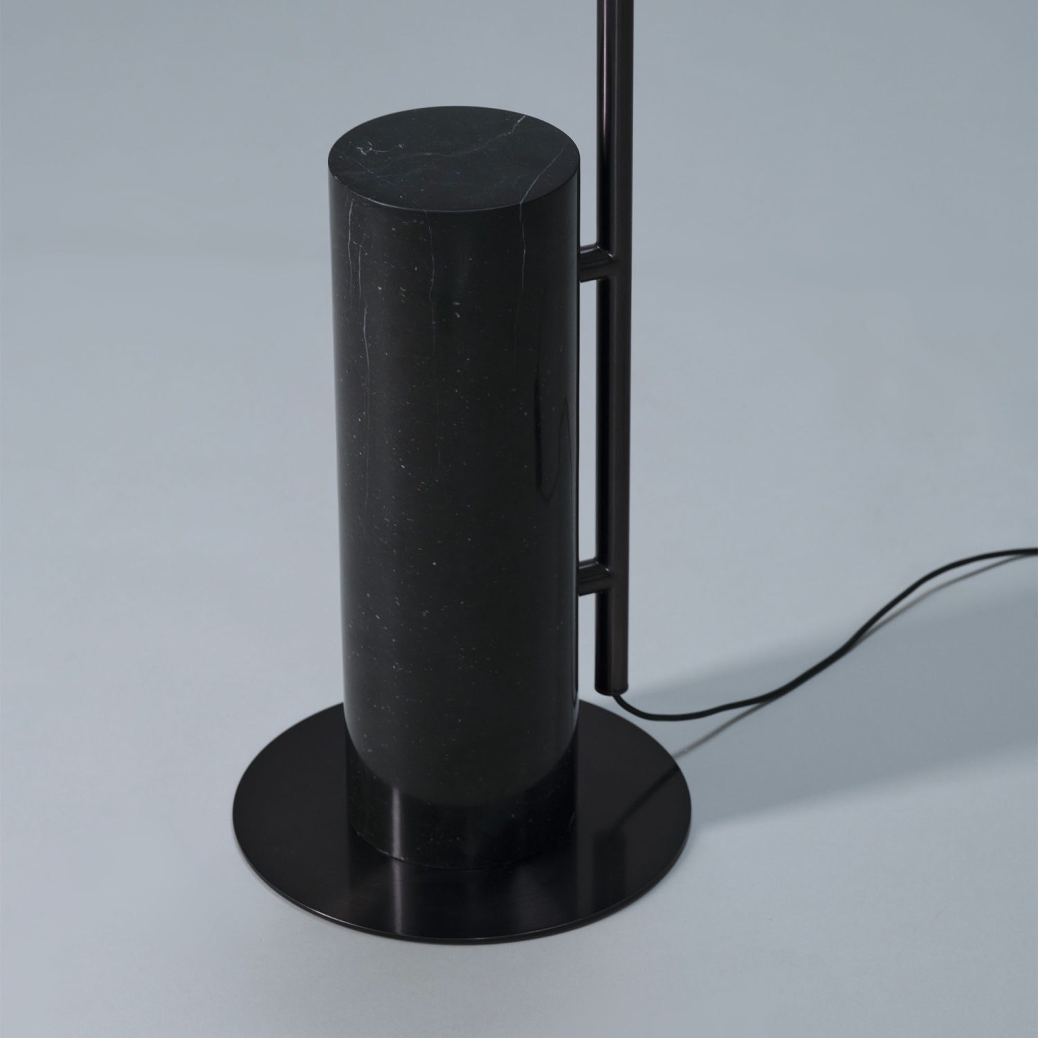 Iris Floor Totem - Black marble base