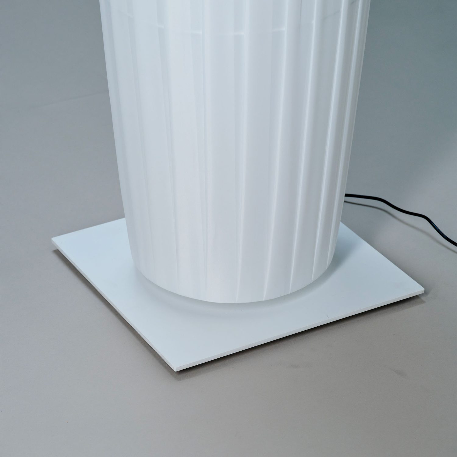 Floor column - White metal base