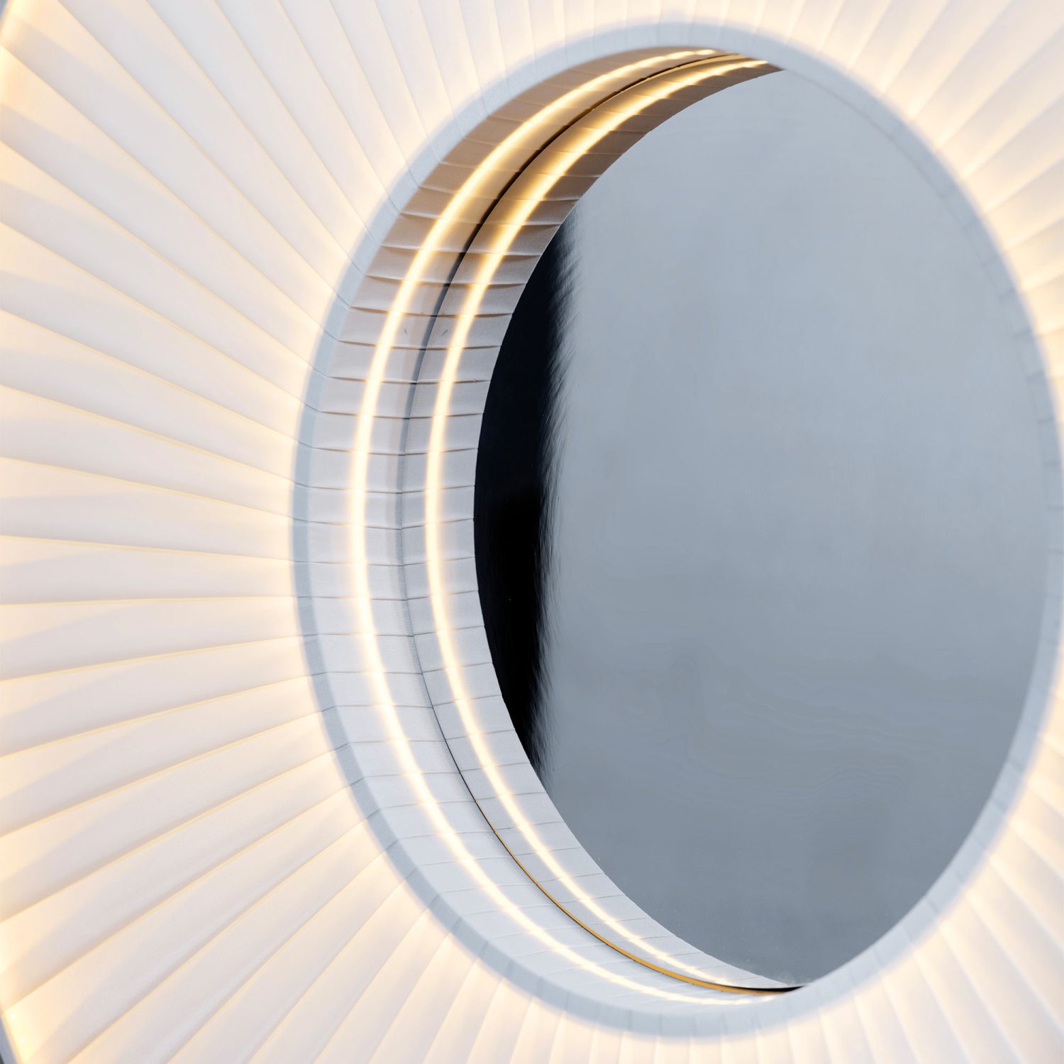 Iris Ceiling & Wall Mirror - Detail